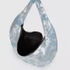 Stor, høyglanset denim-hobo-veske