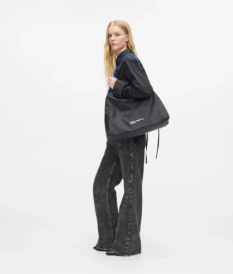Stor skulderveske i nylon med snor