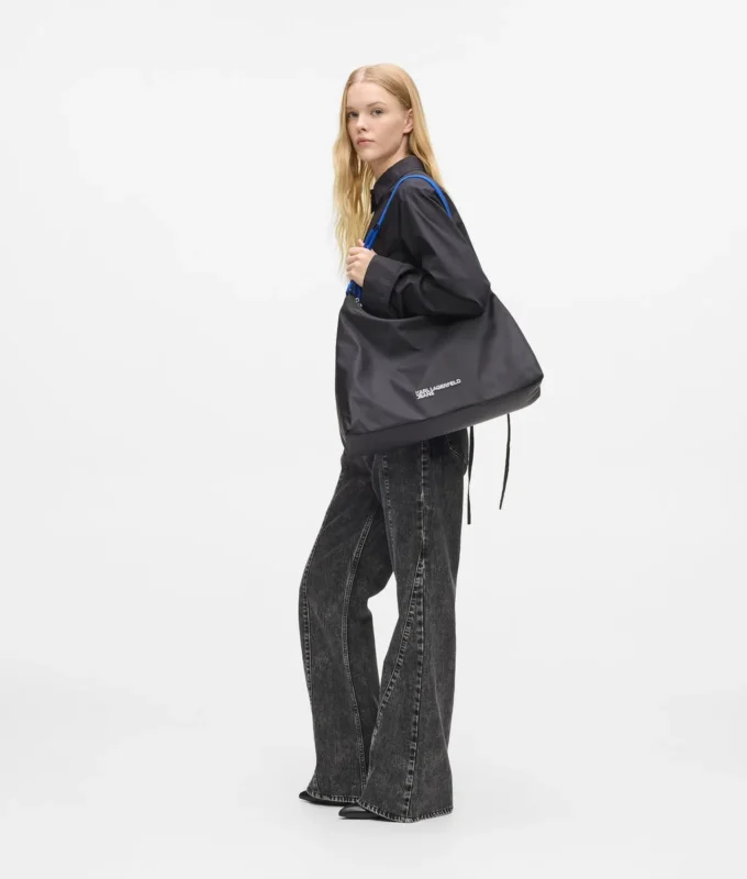 Stor skulderveske i nylon med snor