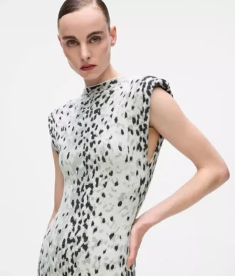 Strikkekjole med snøleopardmønster