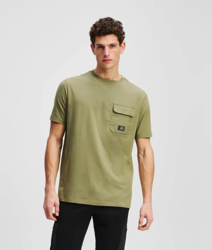 T-SKJORTE MED BRYSTLOMME