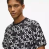T-skjorte med monogram over hele