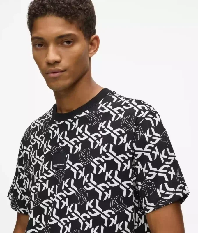 T-skjorte med monogram over hele