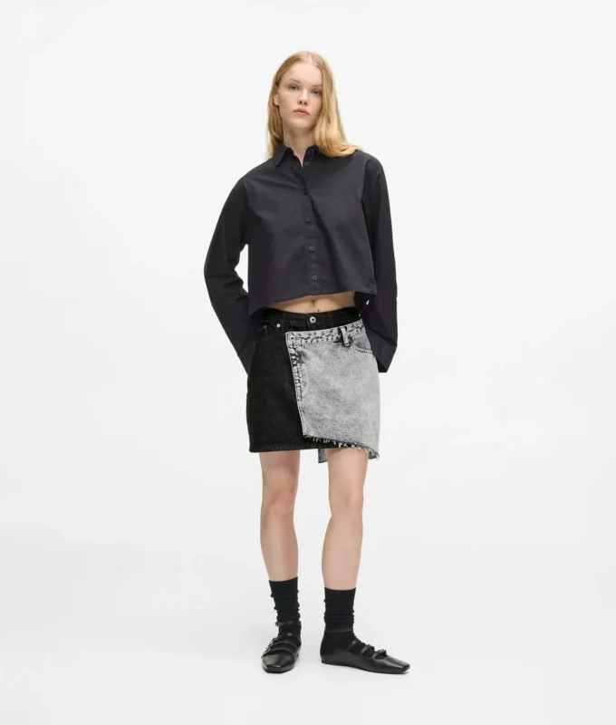 To-farget miniskjørt i denim