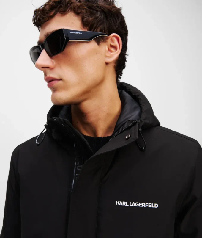 ULTRA LETT PARKA MED HETTE