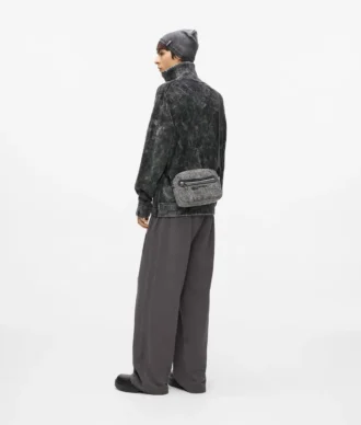 Vaskede denim crossbody-veske