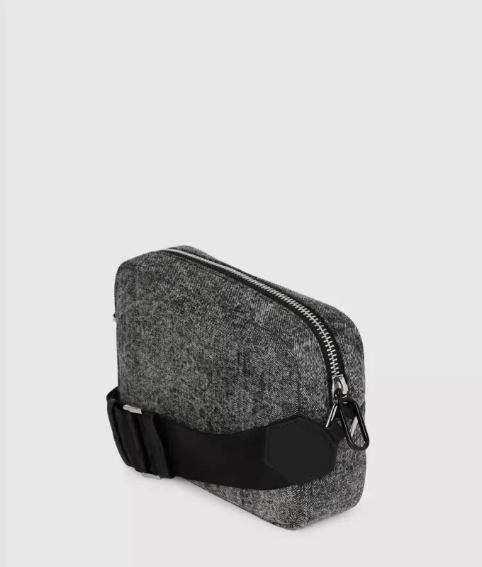 Vaskede denim crossbody-veske