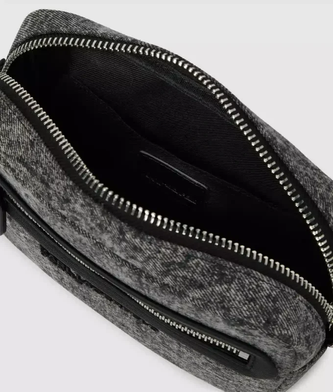 Vaskede denim crossbody-veske